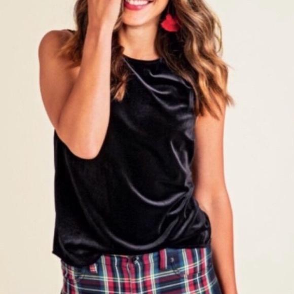 Vineyard Vines Tops - NWT Vineyard Vines Black Sleeveless Velvet Shirt Vineyard Vines Tops - NWT Vineyard Vines Black Sleeveless Velvet Shirt